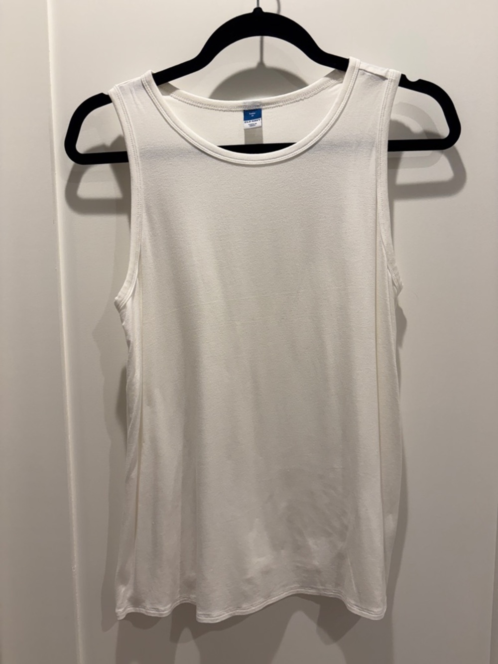 Old Navy Luxe White Scoop Neck Tank Top. Soft and Flowy.